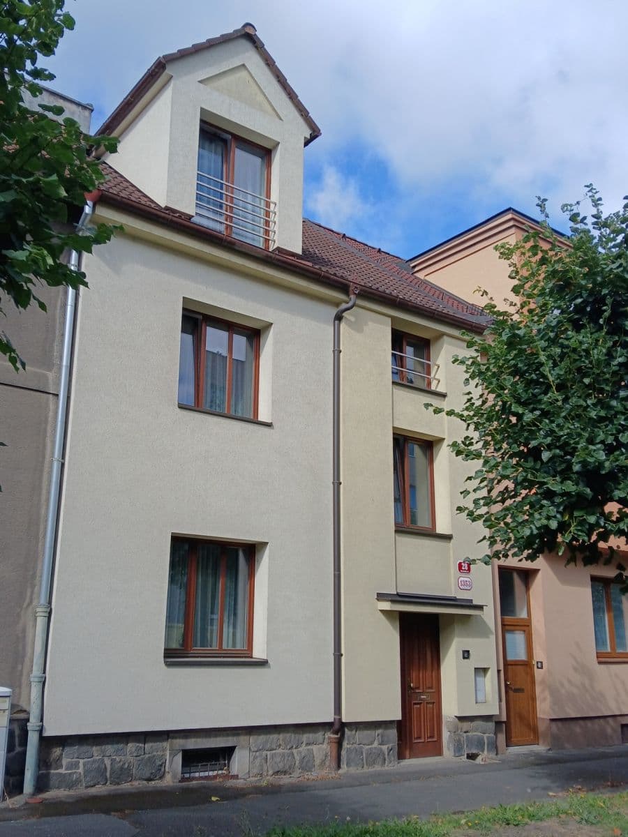 Pronájem bytu 1+1 50 m², Gruzínská, Plzeň, Plzeňský kraj Pronájem bytu 1+1 50 m², Gruzínská, Plzeň, Plzeňský kraj