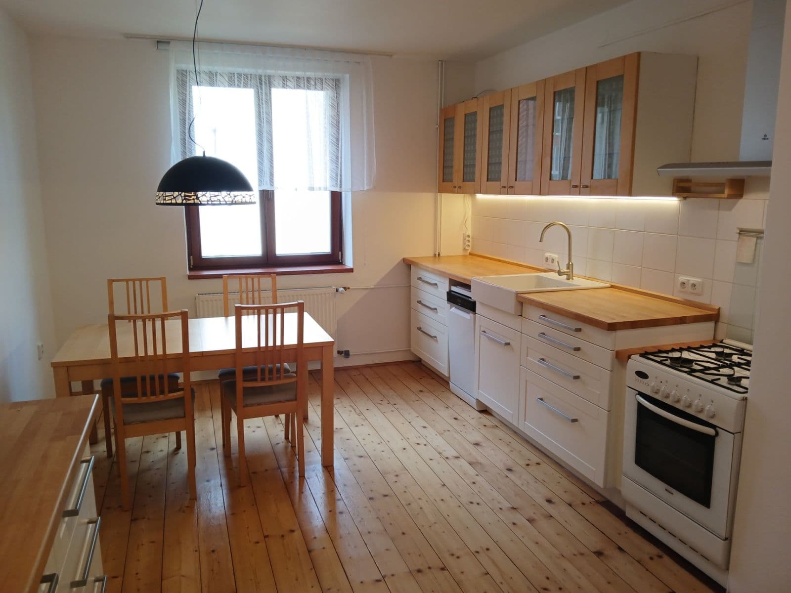 Pronájem bytu 1+1 50 m², Gruzínská, Plzeň, Plzeňský kraj Pronájem bytu 1+1 50 m², Gruzínská, Plzeň, Plzeňský kraj