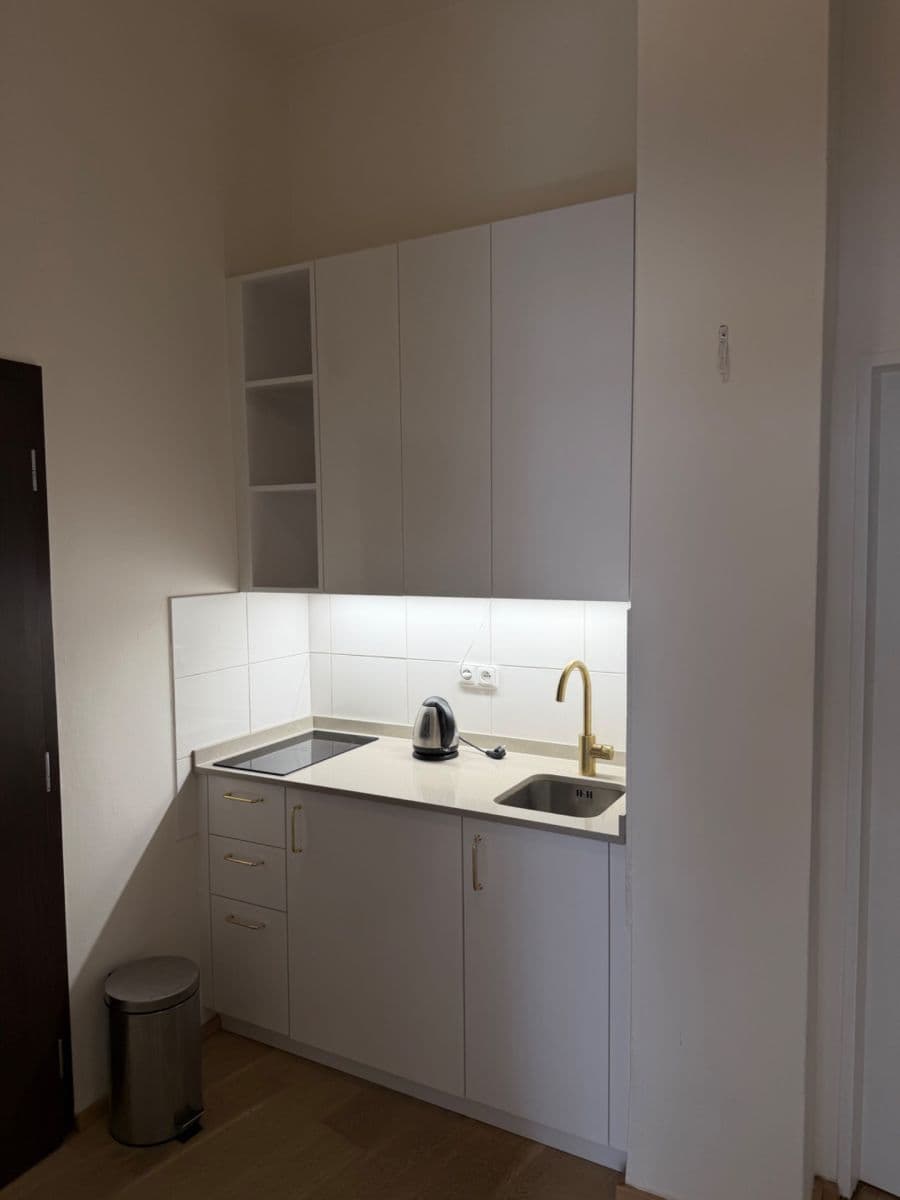 Pronájem bytu 2+kk 35 m², Šafaříkova, Praha, Praha Pronájem bytu 2+kk 35 m², Šafaříkova, Praha, Praha