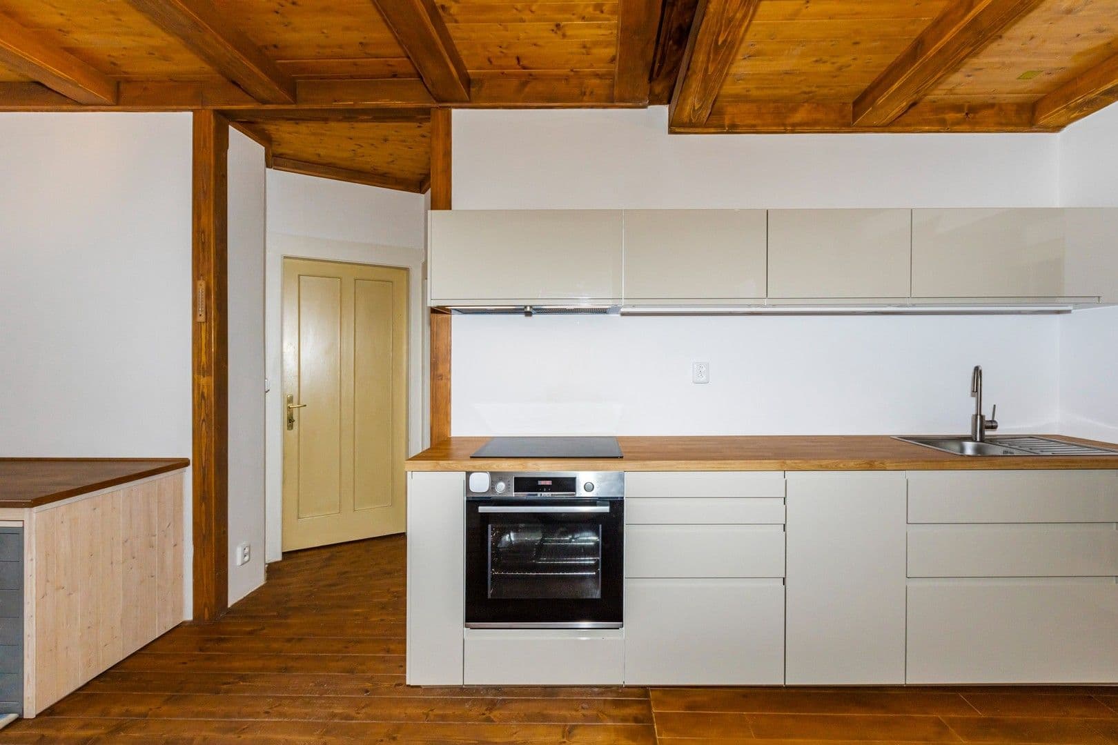 Pronájem bytu 2+kk 54 m², Kolbenova, Praha, Praha Pronájem bytu 2+kk 54 m², Kolbenova, Praha, Praha