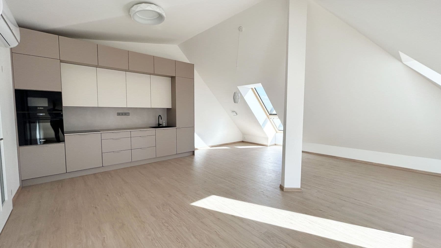Pronájem bytu 2+kk 85 m², Cihlářská, Hostivice, Středočeský kraj Pronájem bytu 2+kk 85 m², Cihlářská, Hostivice, Středočeský kraj