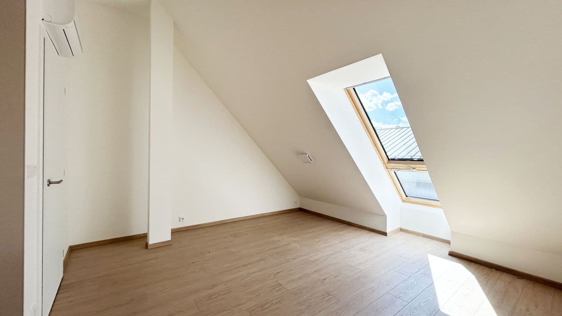 Pronájem bytu 2+kk 85 m², Cihlářská, Hostivice, Středočeský kraj Pronájem bytu 2+kk 85 m², Cihlářská, Hostivice, Středočeský kraj