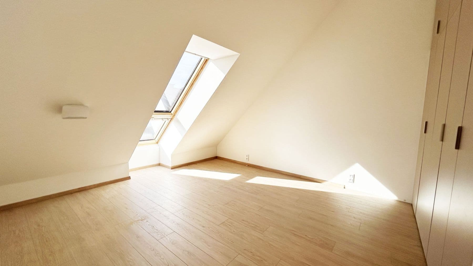 Pronájem bytu 2+kk 85 m², Cihlářská, Hostivice, Středočeský kraj Pronájem bytu 2+kk 85 m², Cihlářská, Hostivice, Středočeský kraj