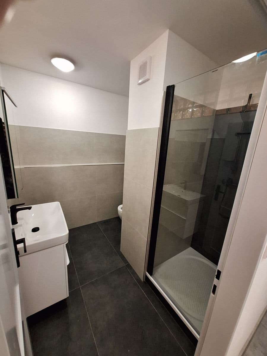 Pronájem bytu 2+1 51 m², Krymská, Karlovy Vary, Karlovarský kraj Pronájem bytu 2+1 51 m², Krymská, Karlovy Vary, Karlovarský kraj