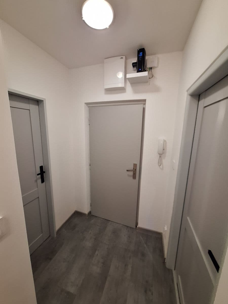 Pronájem bytu 2+1 51 m², Krymská, Karlovy Vary, Karlovarský kraj Pronájem bytu 2+1 51 m², Krymská, Karlovy Vary, Karlovarský kraj