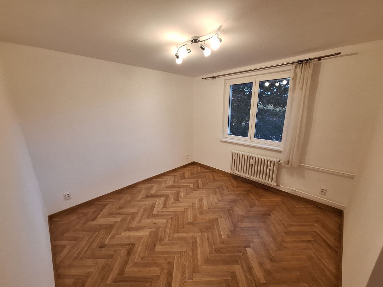 Pronájem bytu 2+1 51 m², Krymská, Karlovy Vary, Karlovarský kraj Pronájem bytu 2+1 51 m², Krymská, Karlovy Vary, Karlovarský kraj