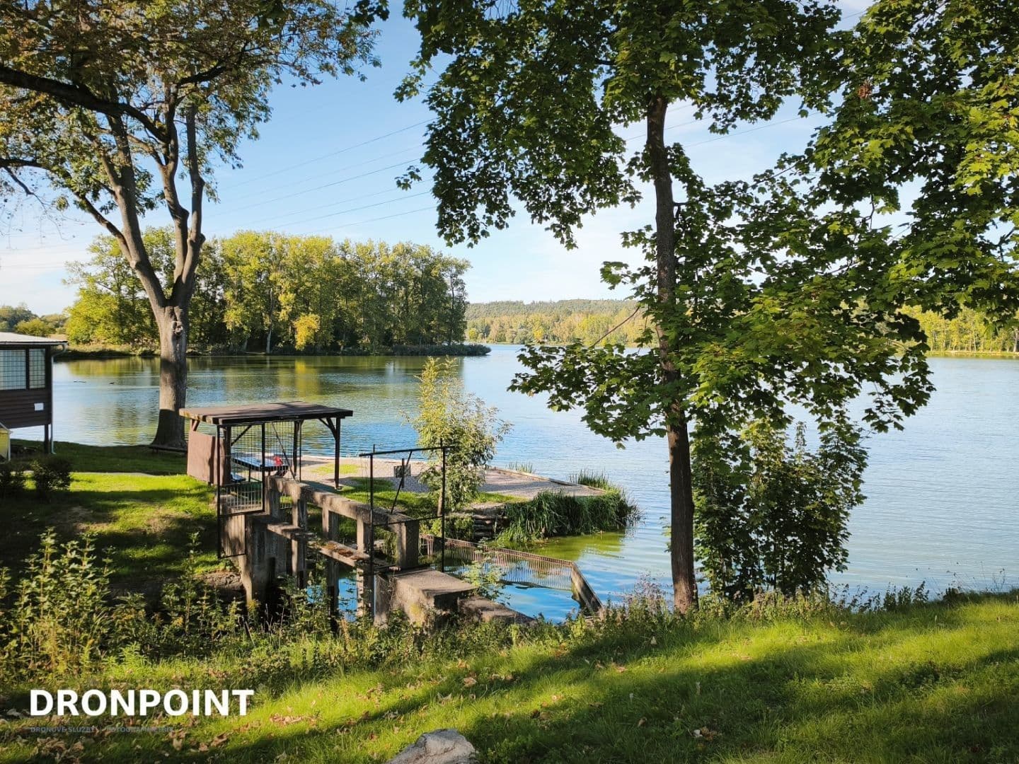 Prodej pozemku 1.306 m², Kamenné Žehrovice, Středočeský kraj Prodej pozemku 1.306 m², Kamenné Žehrovice, Středočeský kraj
