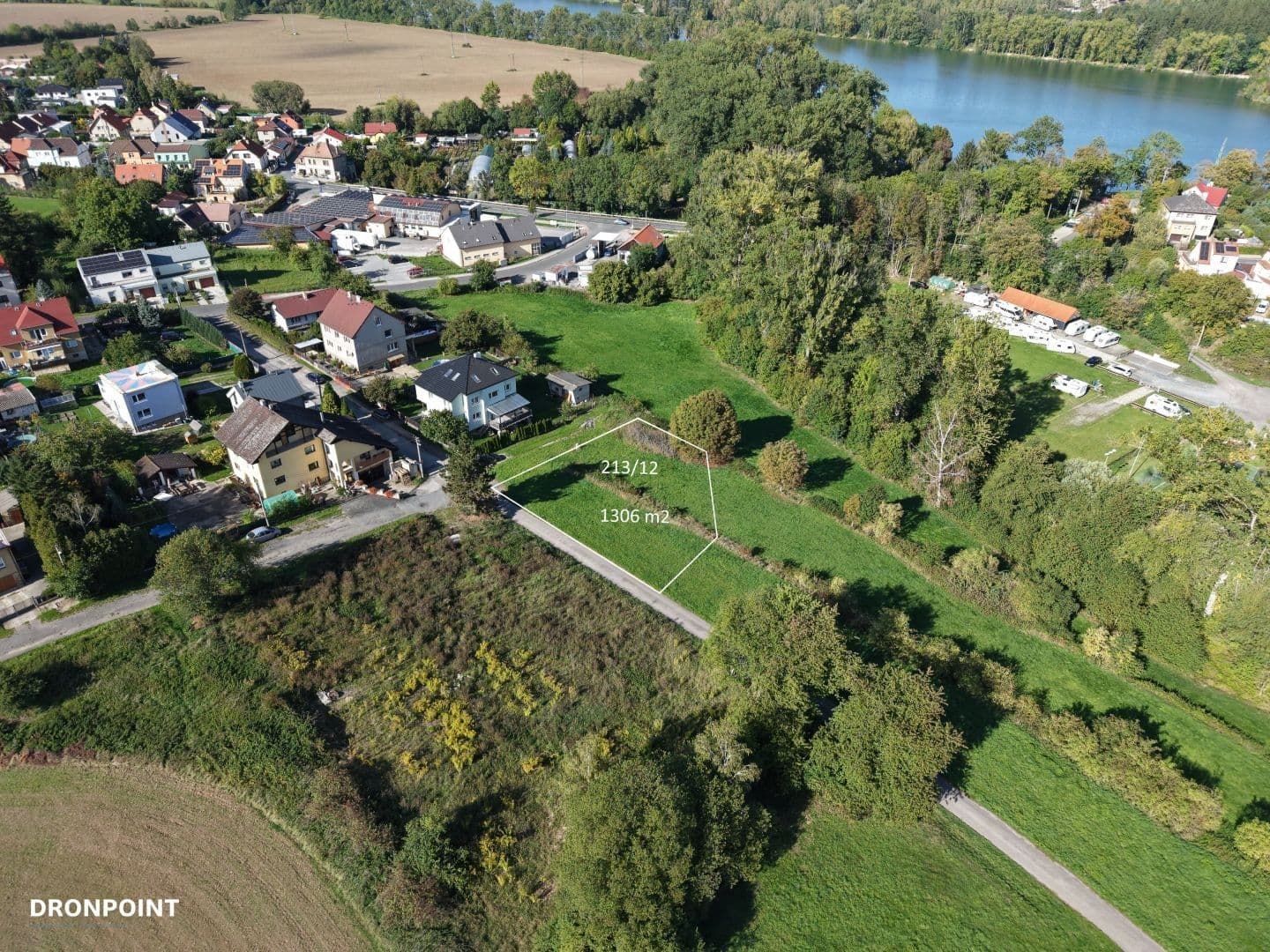 Prodej pozemku 1.306 m², Kamenné Žehrovice, Středočeský kraj Prodej pozemku 1.306 m², Kamenné Žehrovice, Středočeský kraj
