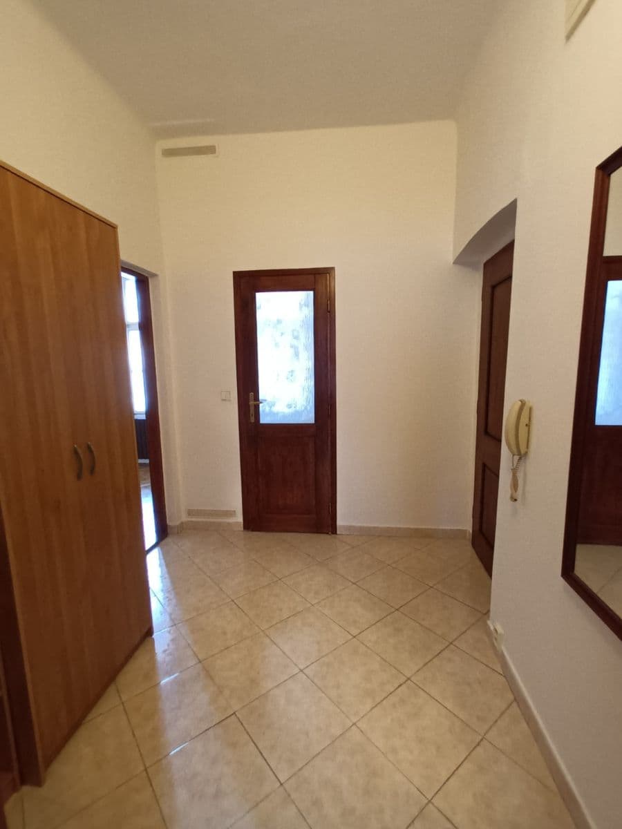 Pronájem bytu 2+1 53 m², Roháčova, Praha, Praha Pronájem bytu 2+1 53 m², Roháčova, Praha, Praha