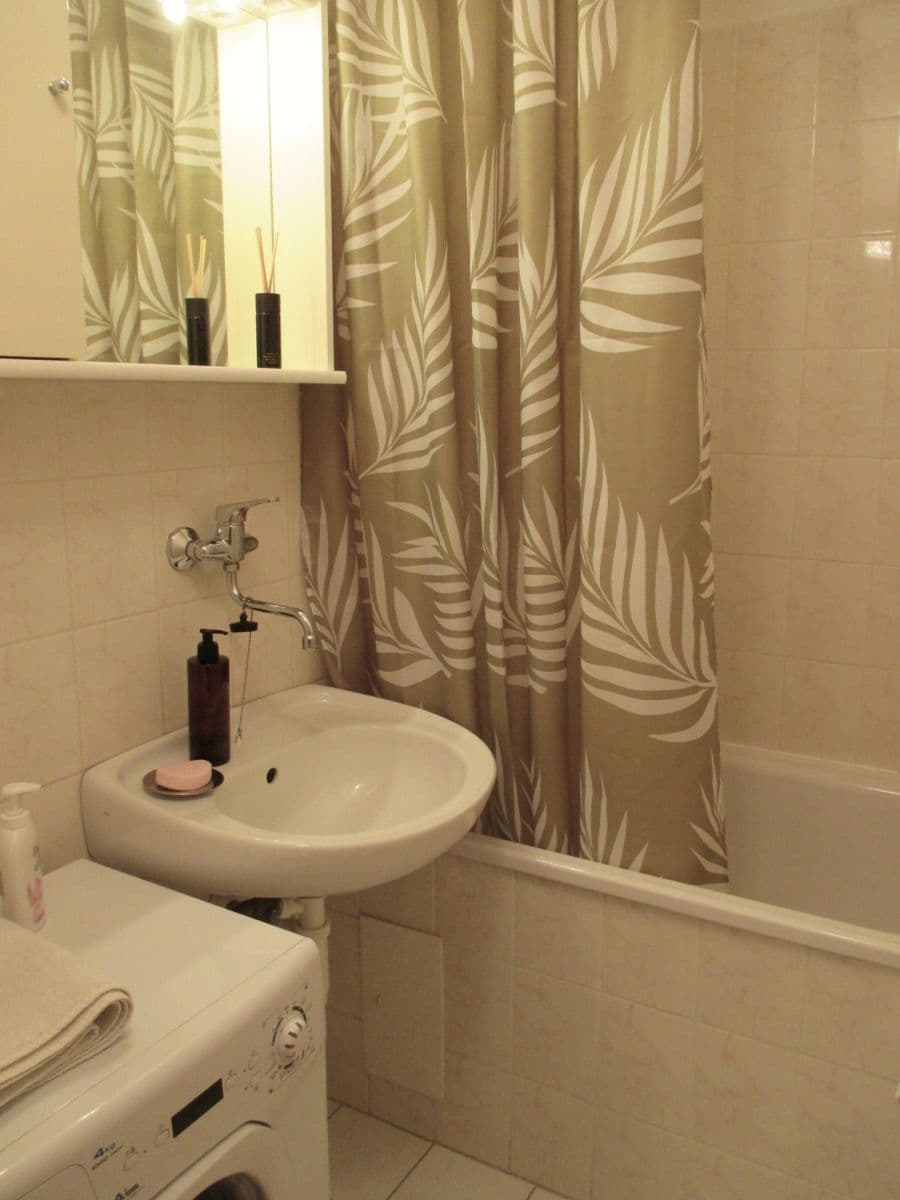 Pronájem bytu 2+kk 39 m², Bryksova, Praha, Praha Pronájem bytu 2+kk 39 m², Bryksova, Praha, Praha