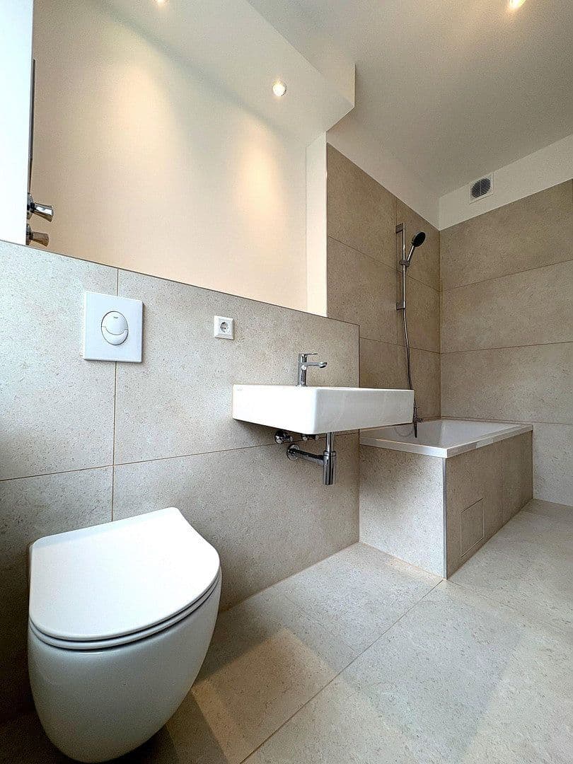 Prodej bytu 2+1 58 m², Fehrbellinerstraße 26, Berlin, Berlín Prodej bytu 2+1 58 m², Fehrbellinerstraße 26, Berlin, Berlín