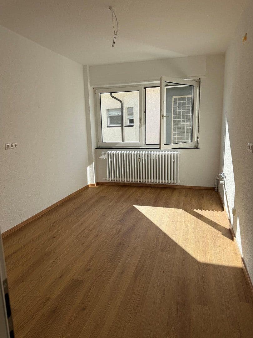 Pronájem bytu 2+1 70 m², Emil-Heckel-Straße 12, Mannheim, Bádensko-Württembersko Pronájem bytu 2+1 70 m², Emil-Heckel-Straße 12, Mannheim, Bádensko-Württembersko