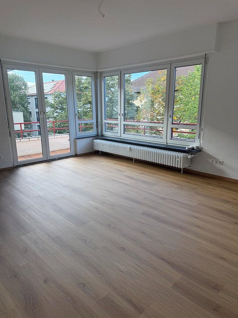 Pronájem bytu 2+1 70 m², Emil-Heckel-Straße 12, Mannheim, Bádensko-Württembersko Pronájem bytu 2+1 70 m², Emil-Heckel-Straße 12, Mannheim, Bádensko-Württembersko