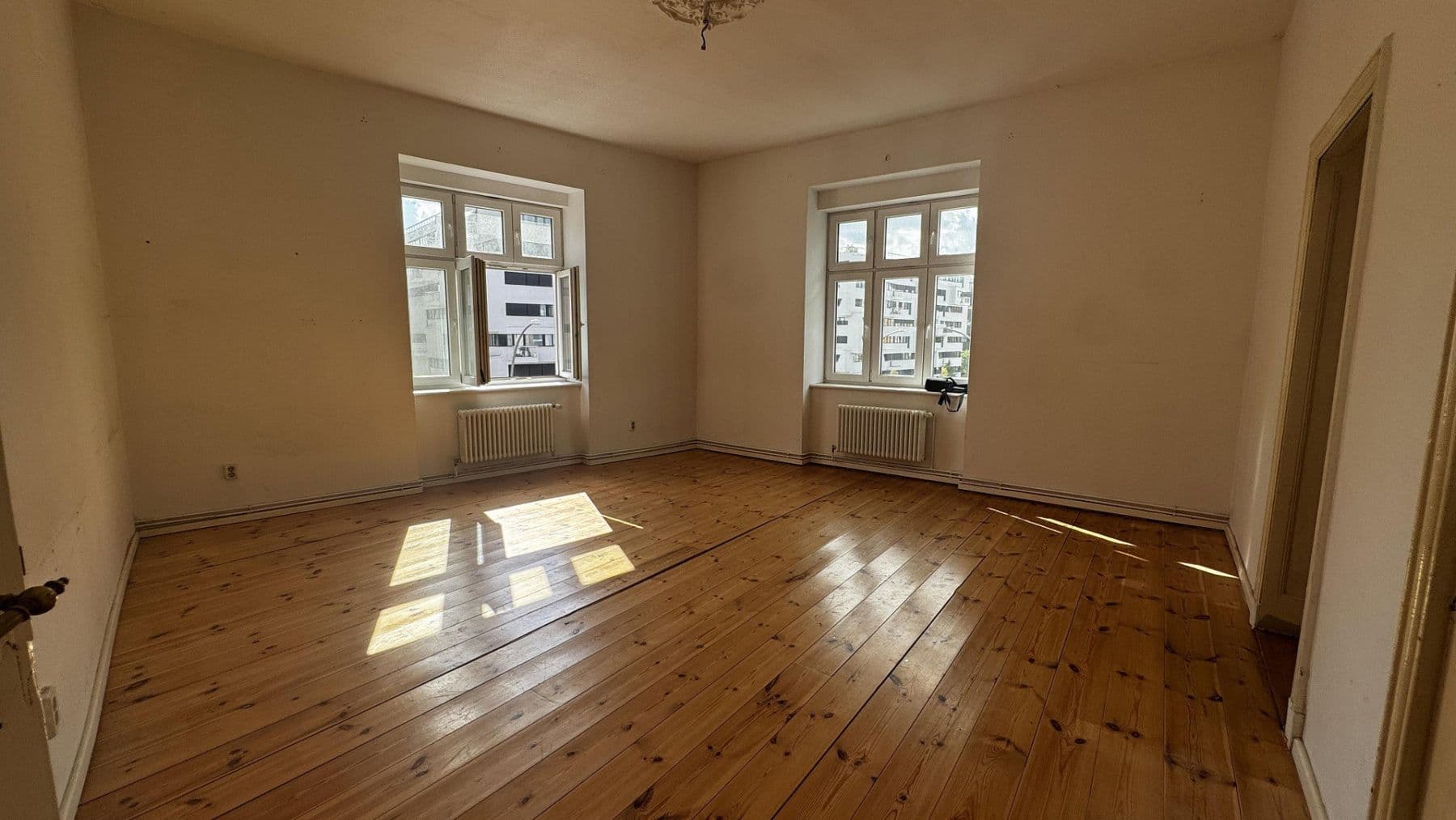 Prodej bytu 4+1 107 m², Stralauer Allee 17f, Berlin, Berlín Prodej bytu 4+1 107 m², Stralauer Allee 17f, Berlin, Berlín