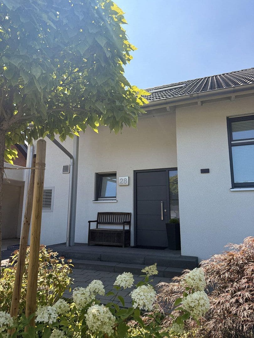 Prodej domu 193 m², pozemek 799 m², Velbert, Severní Porýní-Vestfálsko Prodej domu 193 m², pozemek 799 m², Velbert, Severní Porýní-Vestfálsko
