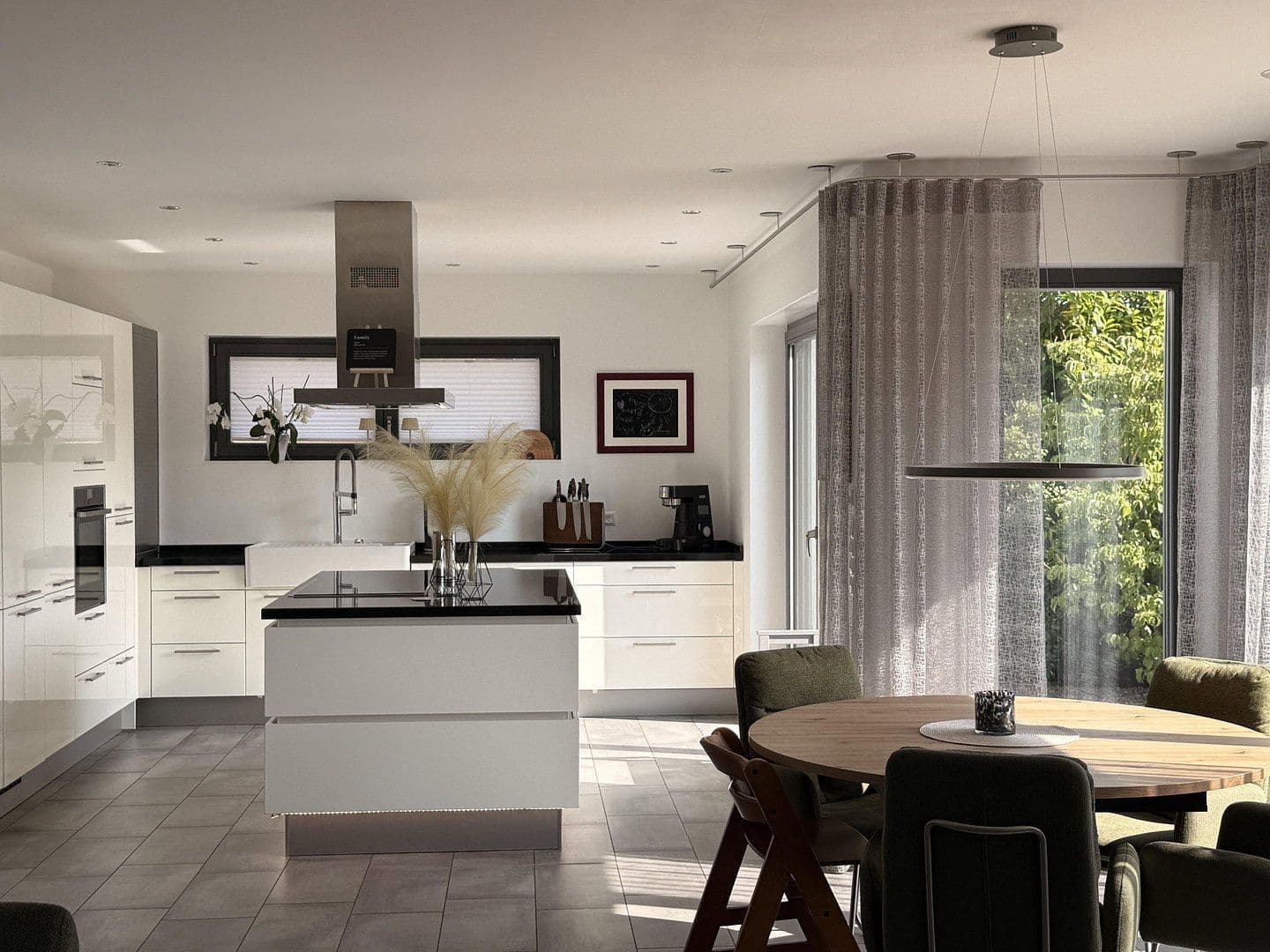 Prodej domu 193 m², pozemek 799 m², Velbert, Severní Porýní-Vestfálsko Prodej domu 193 m², pozemek 799 m², Velbert, Severní Porýní-Vestfálsko