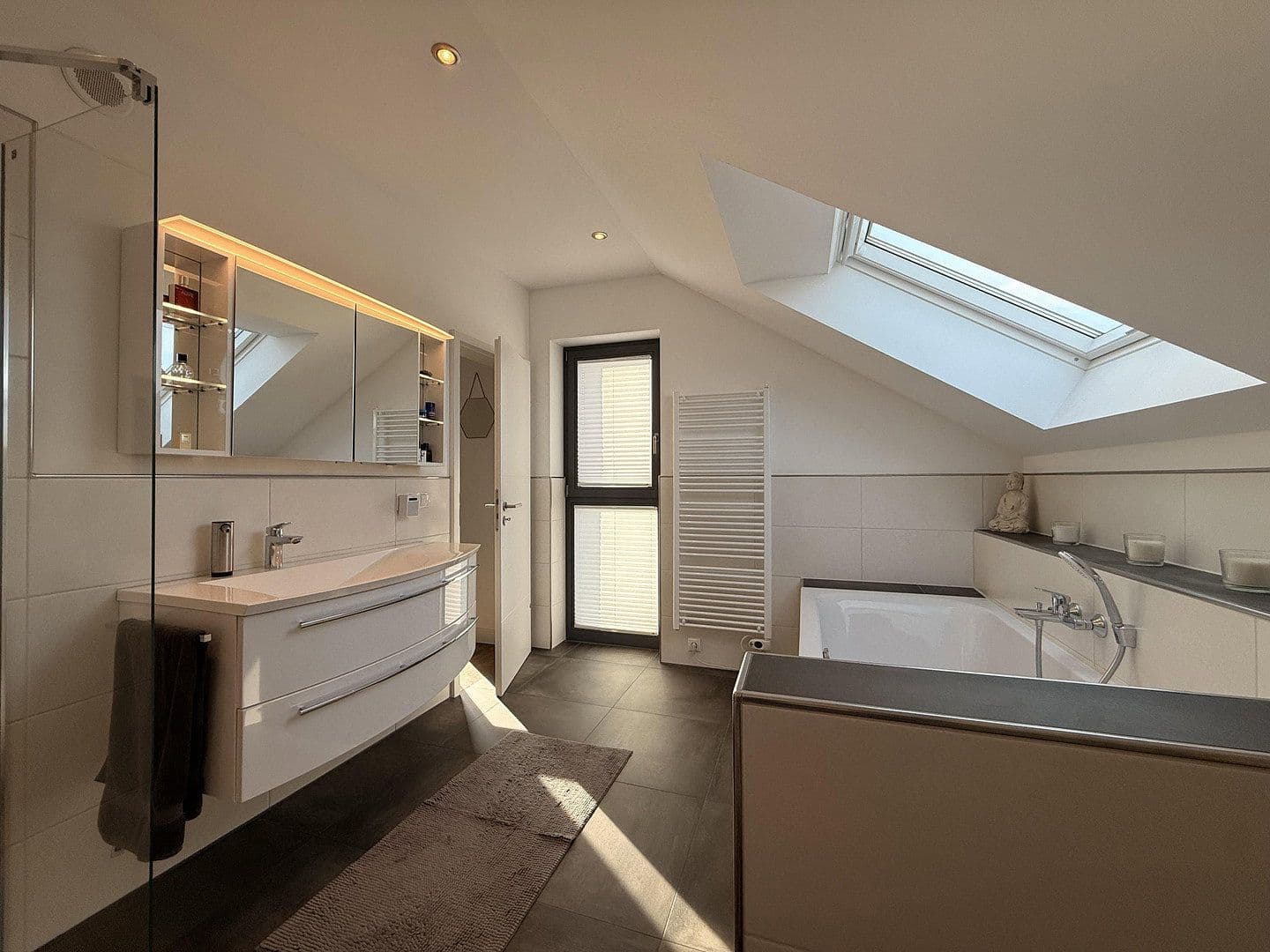 Prodej domu 193 m², pozemek 799 m², Velbert, Severní Porýní-Vestfálsko Prodej domu 193 m², pozemek 799 m², Velbert, Severní Porýní-Vestfálsko
