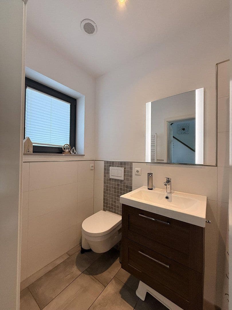 Prodej domu 193 m², pozemek 799 m², Velbert, Severní Porýní-Vestfálsko Prodej domu 193 m², pozemek 799 m², Velbert, Severní Porýní-Vestfálsko