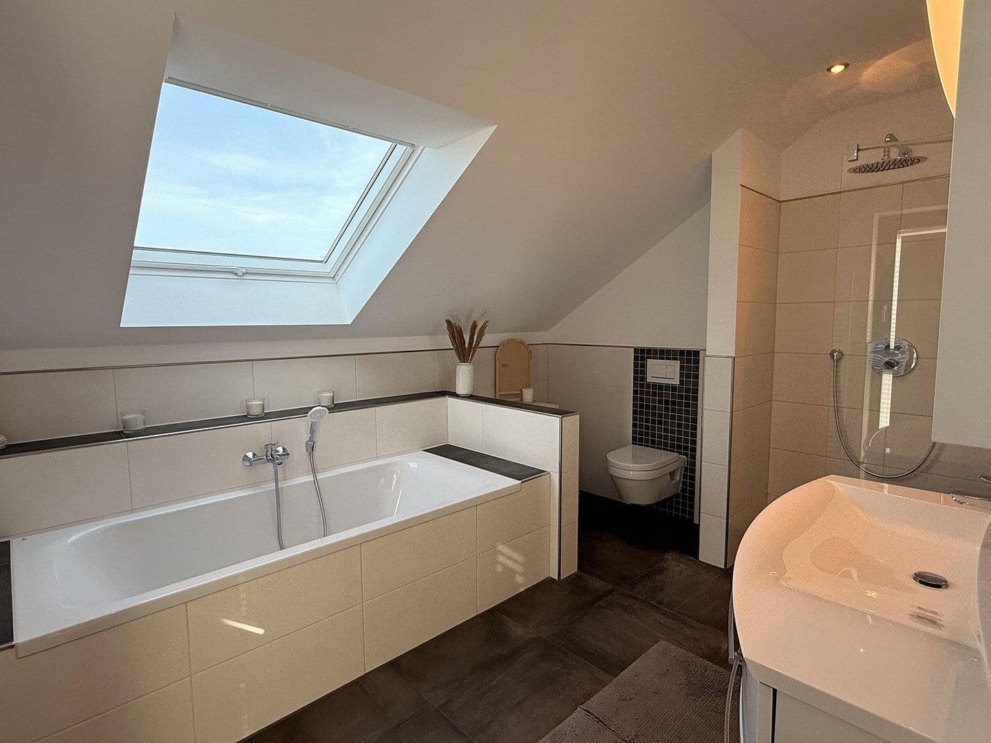 Prodej domu 193 m², pozemek 799 m², Velbert, Severní Porýní-Vestfálsko Prodej domu 193 m², pozemek 799 m², Velbert, Severní Porýní-Vestfálsko
