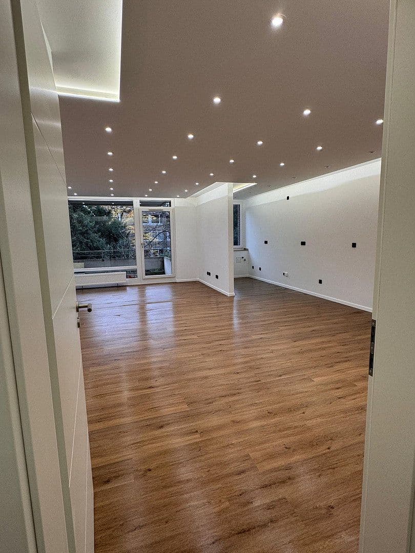 Prodej bytu 3+1 60 m², Düsseldorf, Severní Porýní-Vestfálsko Prodej bytu 3+1 60 m², Düsseldorf, Severní Porýní-Vestfálsko