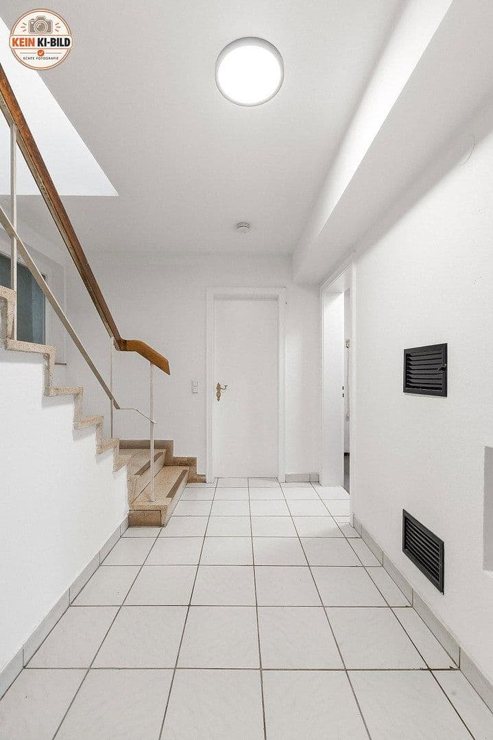 Prodej domu 110 m², pozemek 365 m², Spitzwiesenweg 8, Eningen unter Achalm, Bádensko-Württembersko Prodej domu 110 m², pozemek 365 m², Spitzwiesenweg 8, Eningen unter Achalm, Bádensko-Württembersko