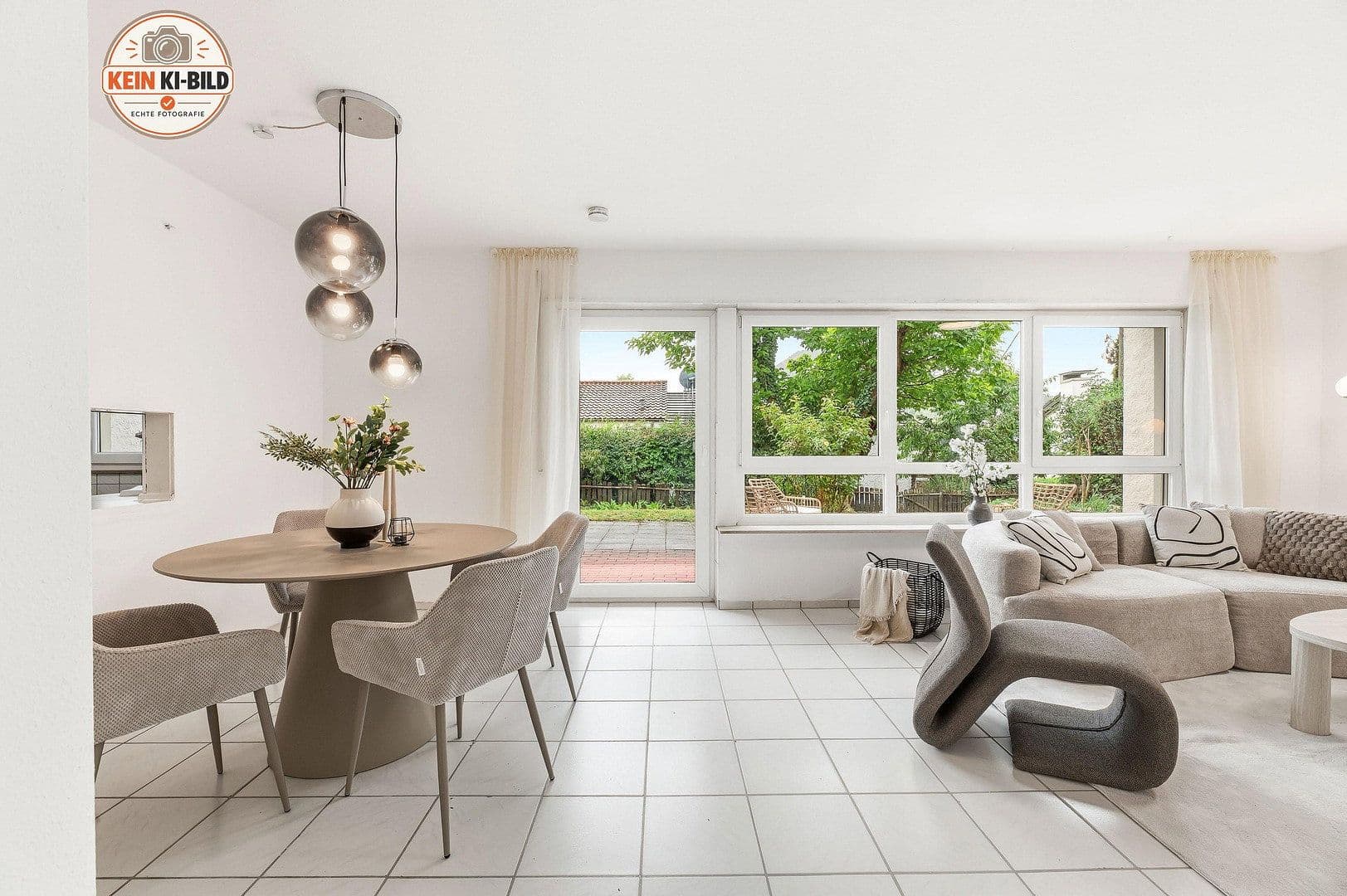 Prodej domu 110 m², pozemek 365 m², Spitzwiesenweg 8, Eningen unter Achalm, Bádensko-Württembersko Prodej domu 110 m², pozemek 365 m², Spitzwiesenweg 8, Eningen unter Achalm, Bádensko-Württembersko