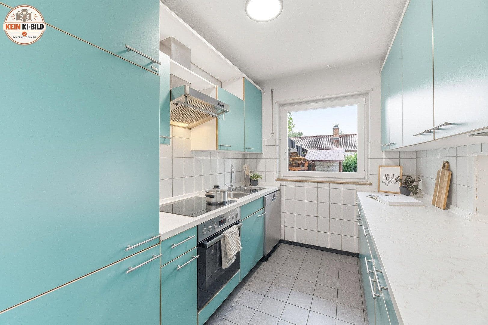 Prodej domu 110 m², pozemek 365 m², Spitzwiesenweg 8, Eningen unter Achalm, Bádensko-Württembersko Prodej domu 110 m², pozemek 365 m², Spitzwiesenweg 8, Eningen unter Achalm, Bádensko-Württembersko