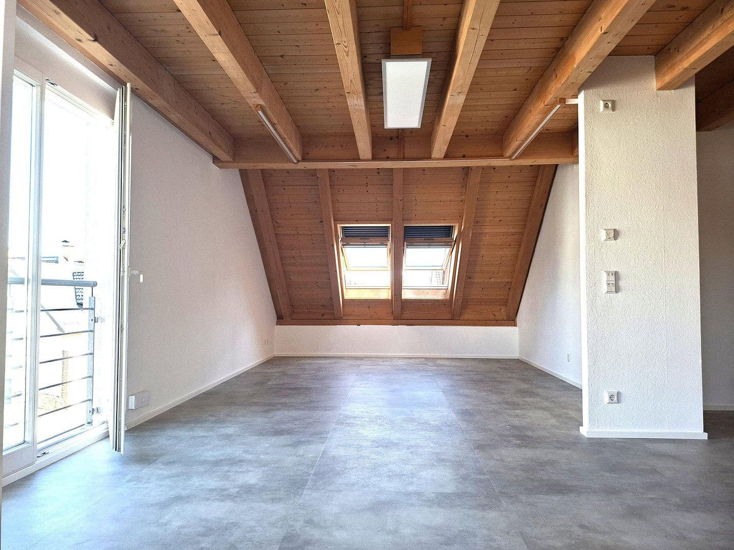 Pronájem bytu 4+1 112 m², Kernen im Remstal, Bádensko-Württembersko Pronájem bytu 4+1 112 m², Kernen im Remstal, Bádensko-Württembersko