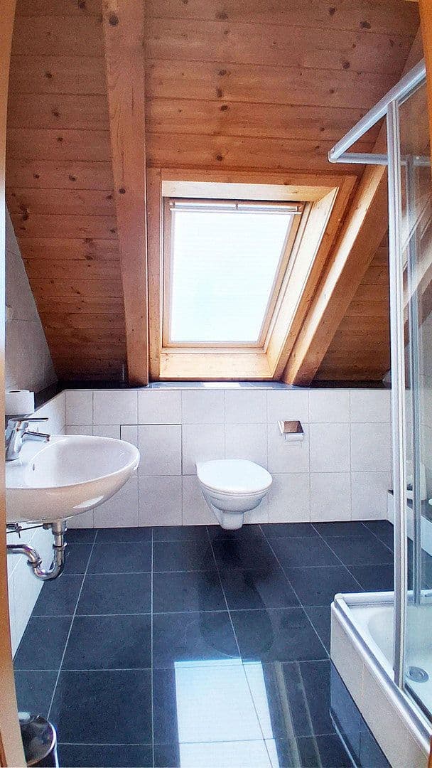 Pronájem bytu 4+1 112 m², Kernen im Remstal, Bádensko-Württembersko Pronájem bytu 4+1 112 m², Kernen im Remstal, Bádensko-Württembersko