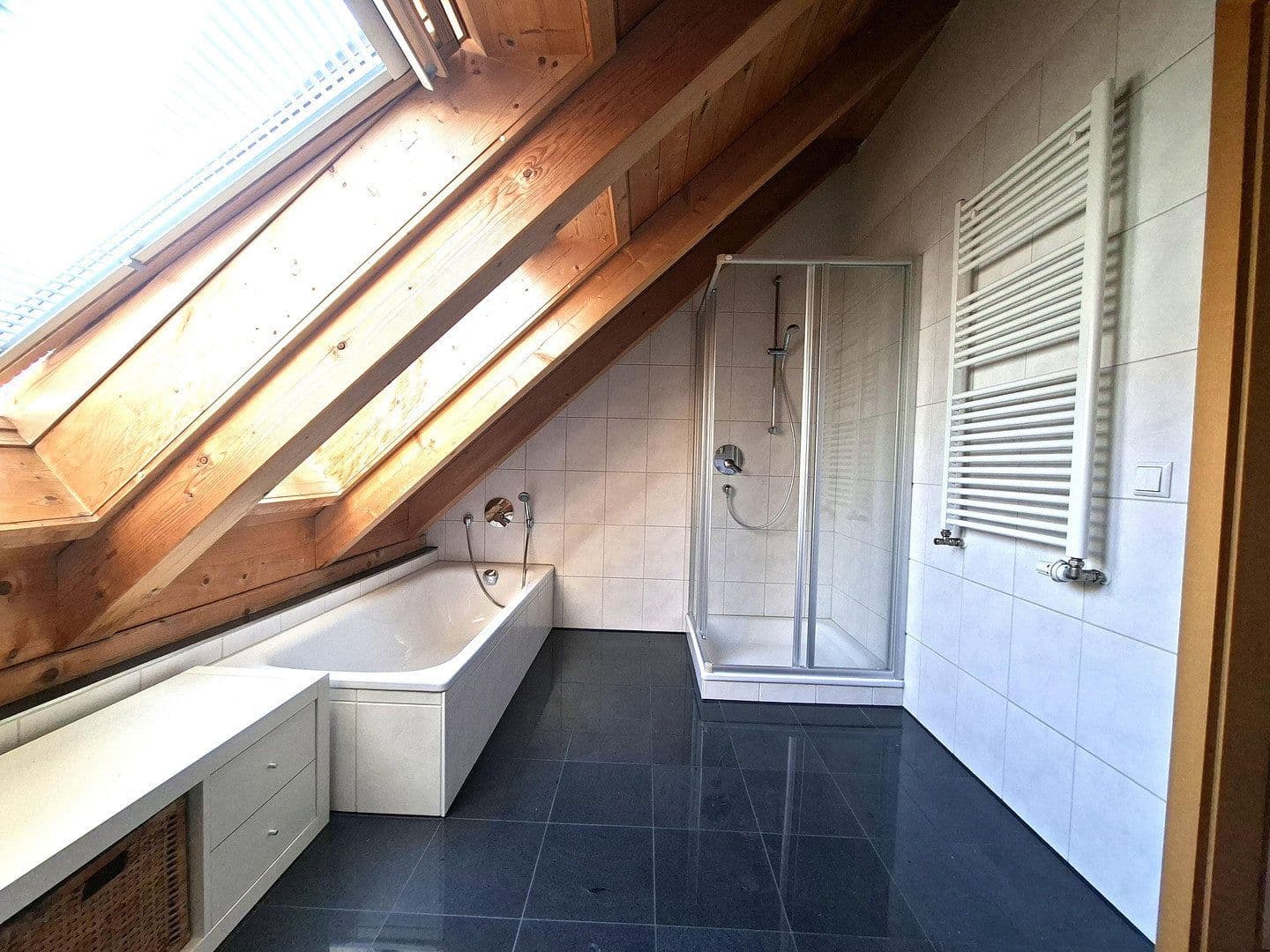 Pronájem bytu 4+1 112 m², Kernen im Remstal, Bádensko-Württembersko Pronájem bytu 4+1 112 m², Kernen im Remstal, Bádensko-Württembersko