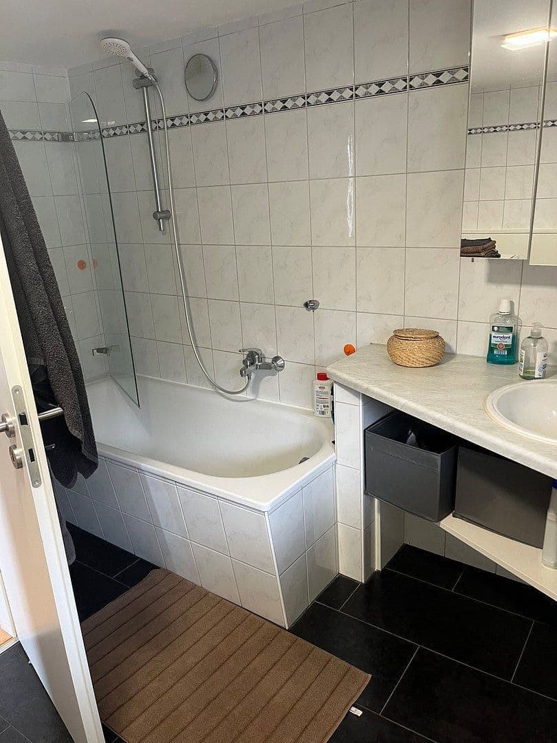 Pronájem bytu 4+1 95 m², Niedernhausen, Hessen Pronájem bytu 4+1 95 m², Niedernhausen, Hessen