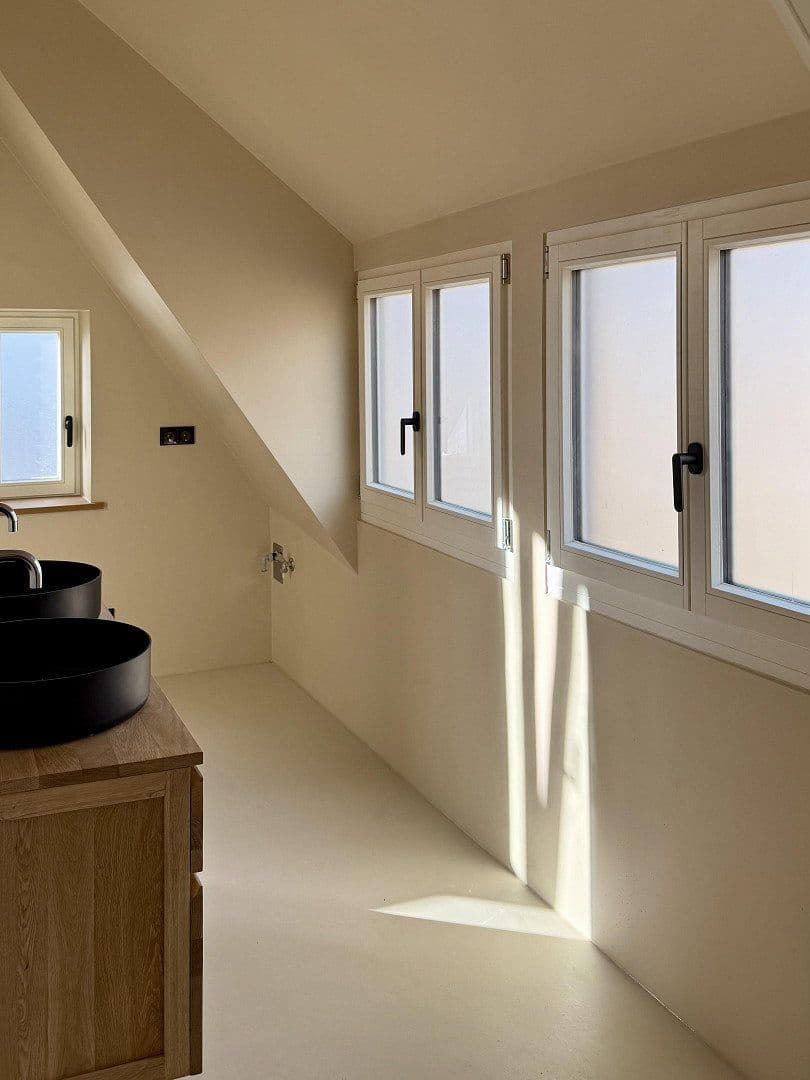 Pronájem bytu 3+1 118 m², Stuttgart, Bádensko-Württembersko Pronájem bytu 3+1 118 m², Stuttgart, Bádensko-Württembersko