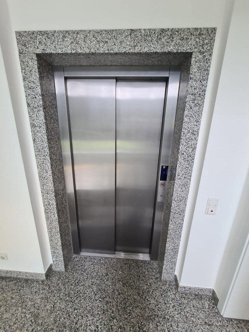 Pronájem bytu 3+1 88 m², Gustav-Stresemann-Straße 21, Göggingen, Bavorsko Pronájem bytu 3+1 88 m², Gustav-Stresemann-Straße 21, Göggingen, Bavorsko
