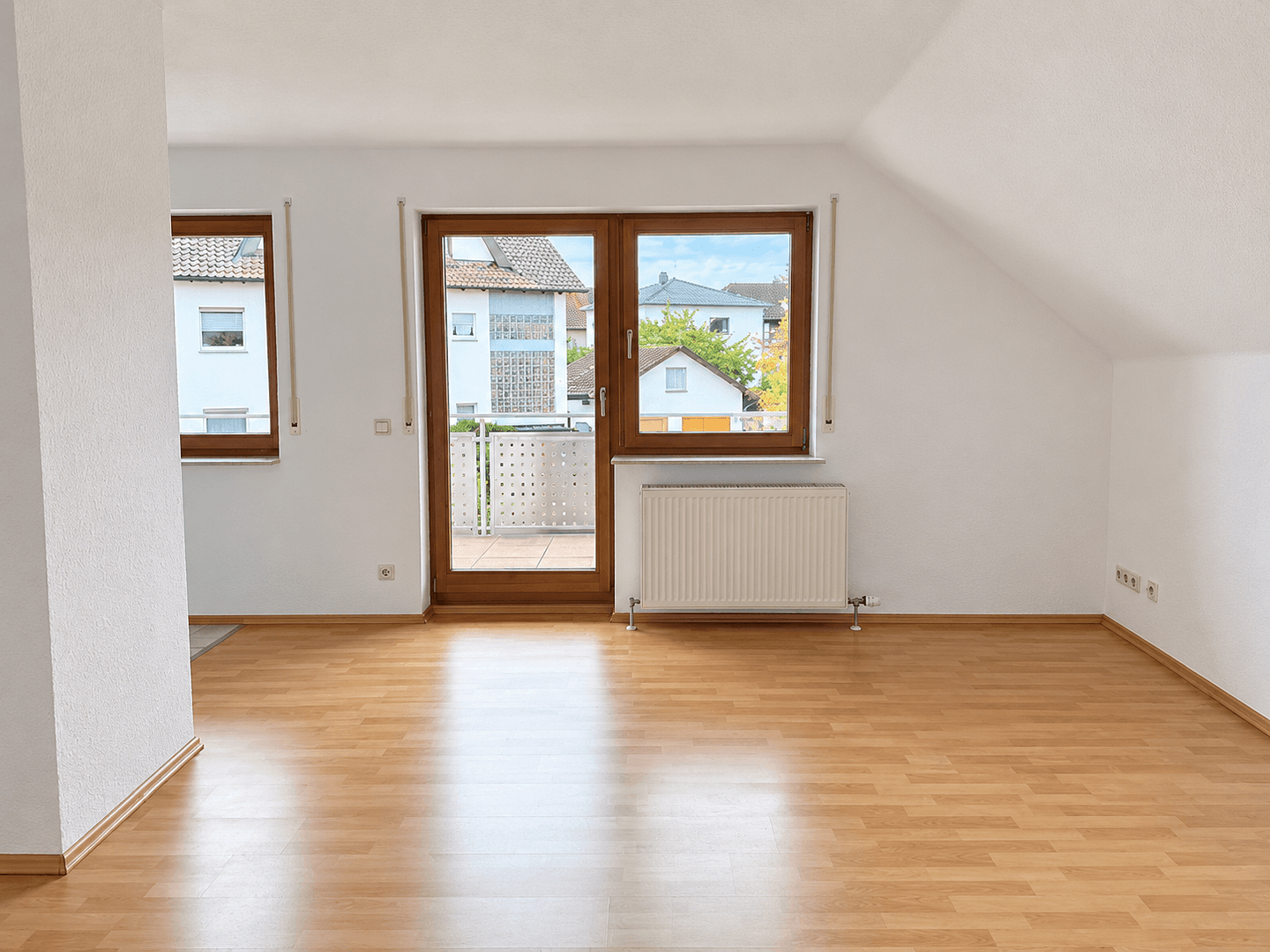 Pronájem bytu 4+1 96 m², Neuhausen, Bádensko-Württembersko Pronájem bytu 4+1 96 m², Neuhausen, Bádensko-Württembersko