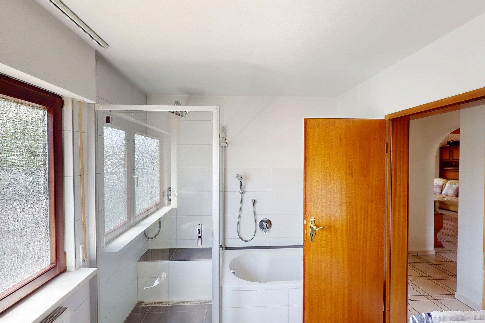 Prodej domu 197 m², pozemek 501 m², Am See 2/1, Großbettlingen, Bádensko-Württembersko Prodej domu 197 m², pozemek 501 m², Am See 2/1, Großbettlingen, Bádensko-Württembersko