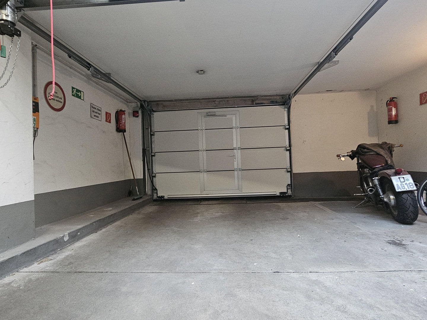 Pronájem garáže, Bagelstraße 98, Düsseldorf, Severní Porýní-Vestfálsko Pronájem garáže, Bagelstraße 98, Düsseldorf, Severní Porýní-Vestfálsko