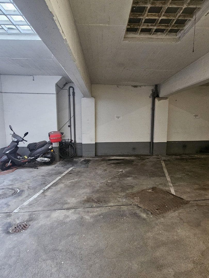Pronájem garáže, Bagelstraße 98, Düsseldorf, Severní Porýní-Vestfálsko Pronájem garáže, Bagelstraße 98, Düsseldorf, Severní Porýní-Vestfálsko