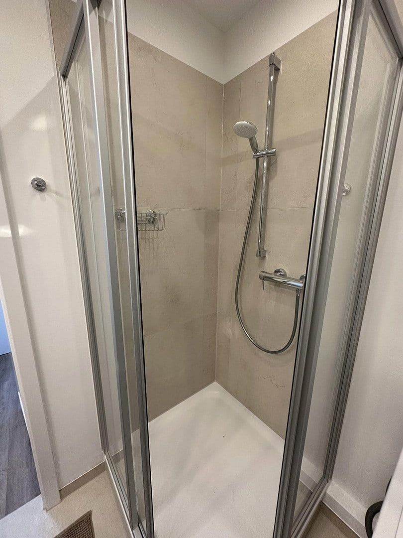 Pronájem bytu 1+1 32 m², Albertstraße 76, Düsseldorf, Severní Porýní-Vestfálsko Pronájem bytu 1+1 32 m², Albertstraße 76, Düsseldorf, Severní Porýní-Vestfálsko