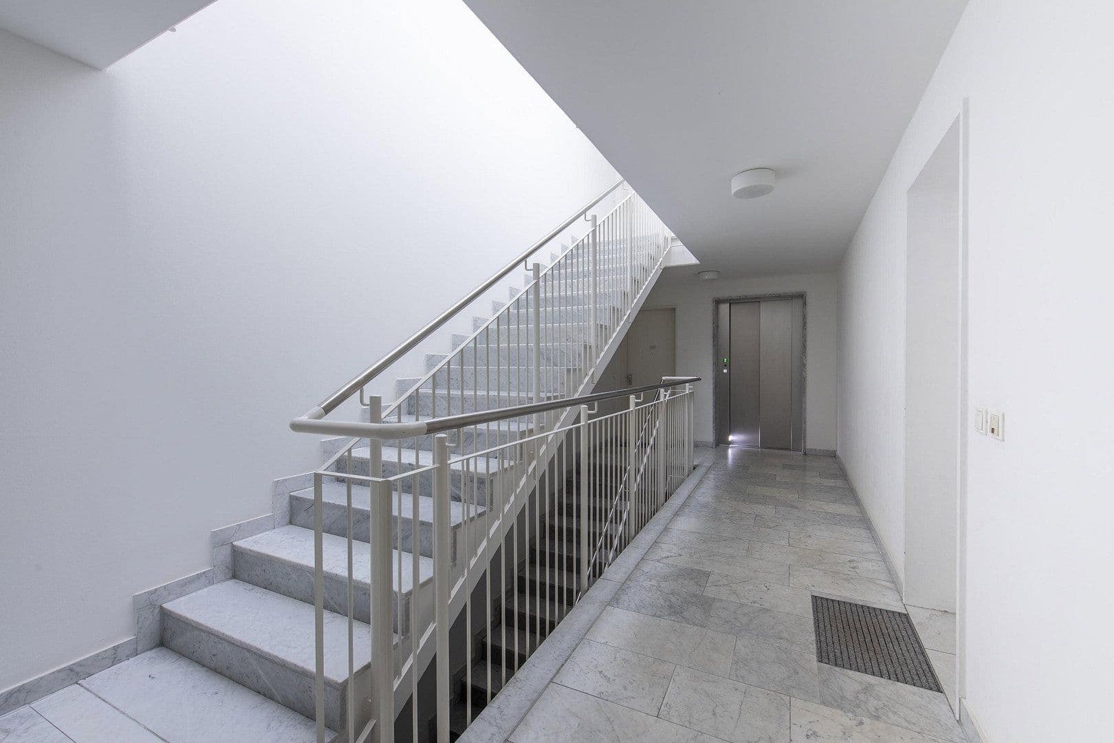 Pronájem bytu 2+1 70 m², Fürkhofstr. 18, München-Bogenhausen, Bavorsko Pronájem bytu 2+1 70 m², Fürkhofstr. 18, München-Bogenhausen, Bavorsko