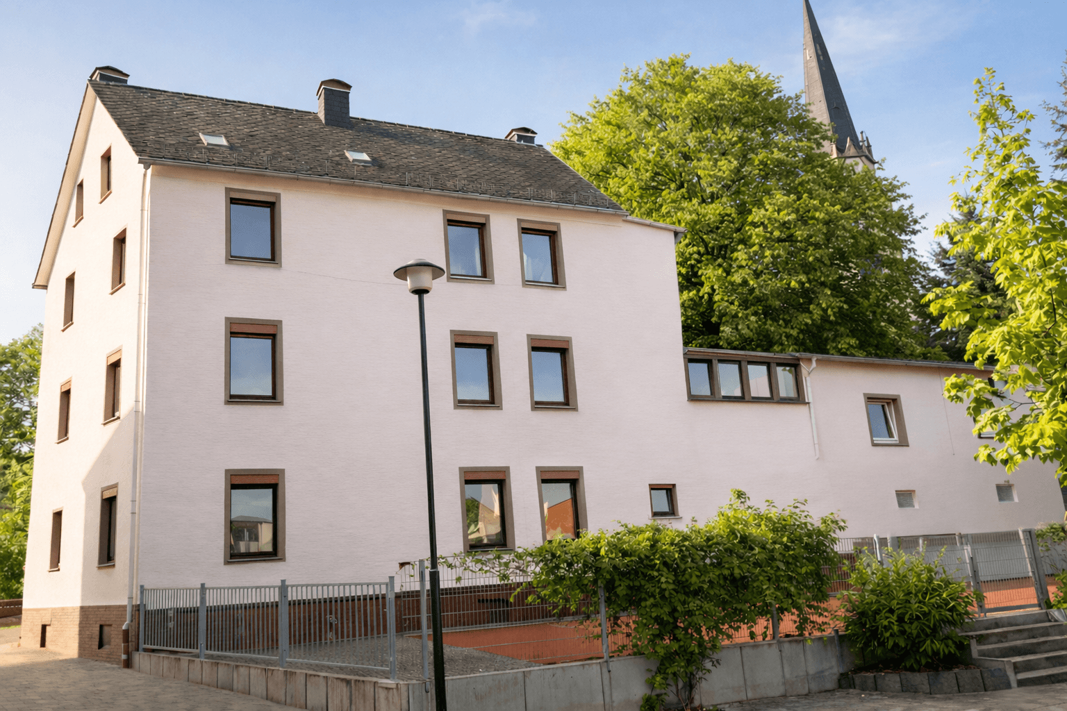 Pronájem bytu 2+1 90 m², Höhr-Grenzhausen, Porýní-Falc Pronájem bytu 2+1 90 m², Höhr-Grenzhausen, Porýní-Falc