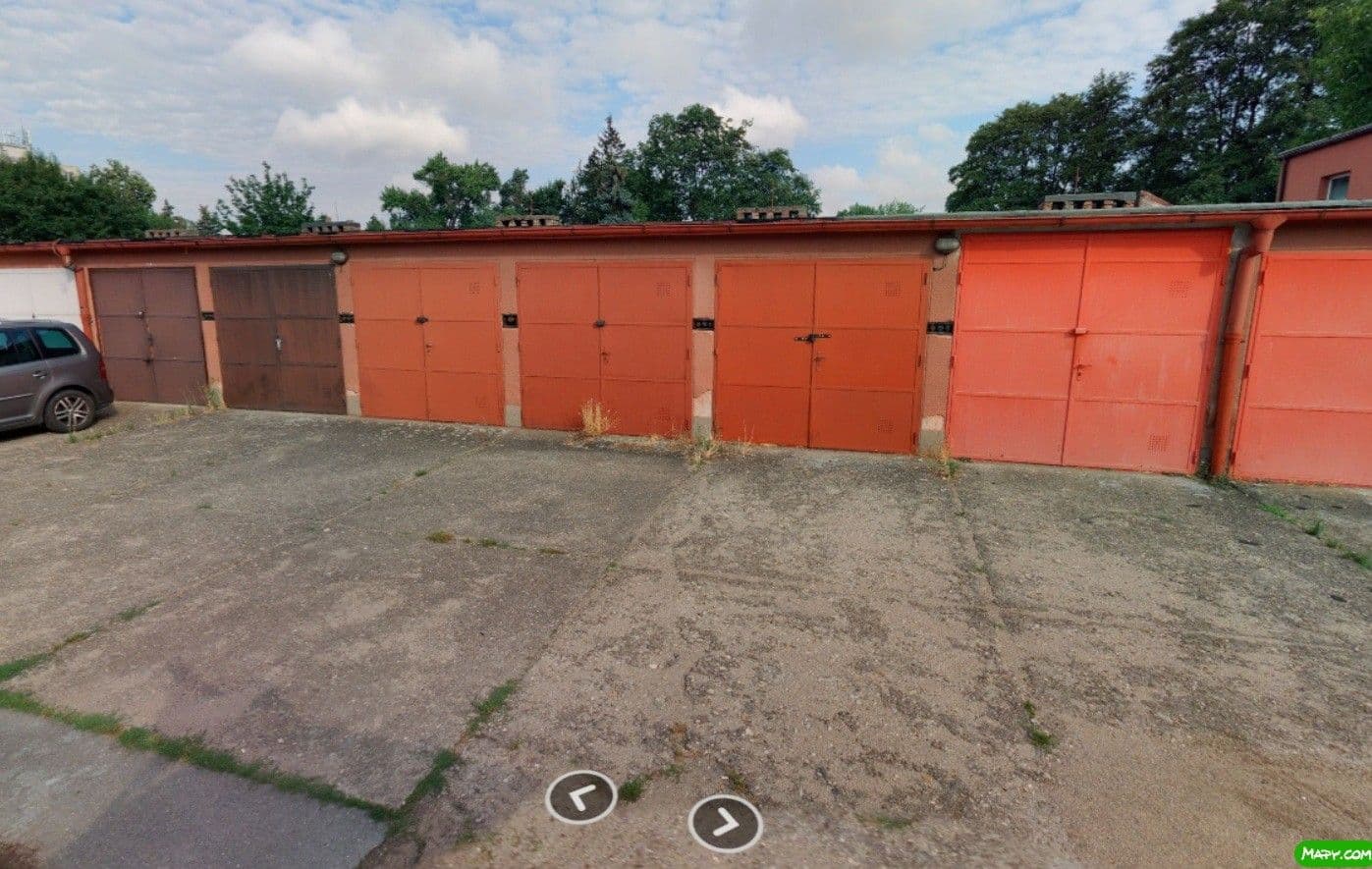 Pronájem garáže 19 m², Hradec Králové, Královéhradecký kraj Pronájem garáže 19 m², Hradec Králové, Královéhradecký kraj