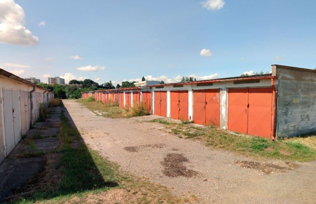 Pronájem garáže 19 m², Hradec Králové, Královéhradecký kraj Pronájem garáže 19 m², Hradec Králové, Královéhradecký kraj