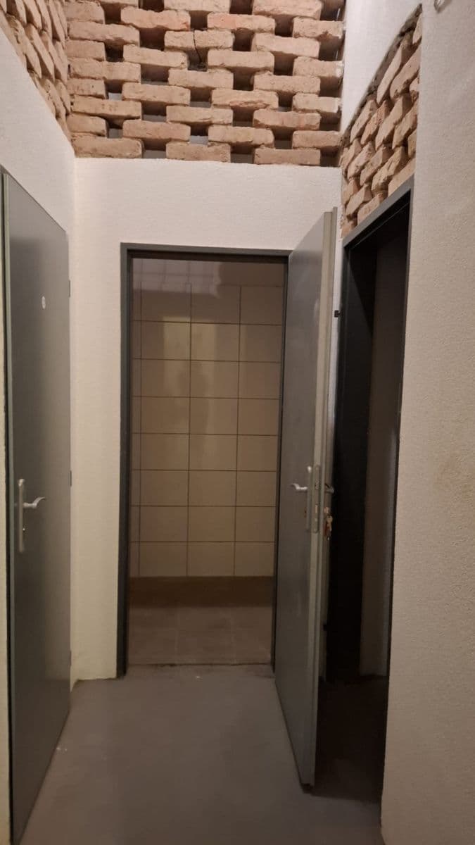 Prodej nebytového prostoru 4 m², U Rajské zahrady, Praha, Praha Prodej nebytového prostoru 4 m², U Rajské zahrady, Praha, Praha