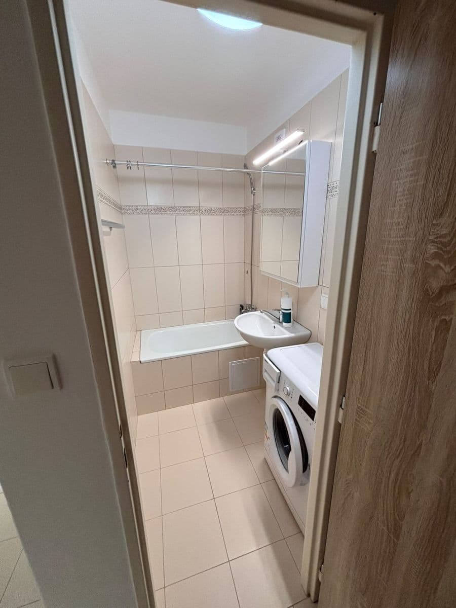 Pronájem bytu 2+kk 43 m², Chabařovická, Praha, Praha Pronájem bytu 2+kk 43 m², Chabařovická, Praha, Praha