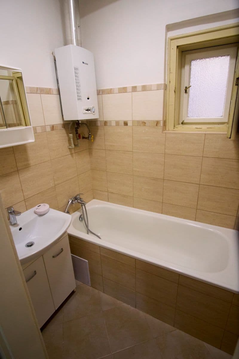 Pronájem bytu 3+1 59 m², Biskupcova, Praha, Praha Pronájem bytu 3+1 59 m², Biskupcova, Praha, Praha