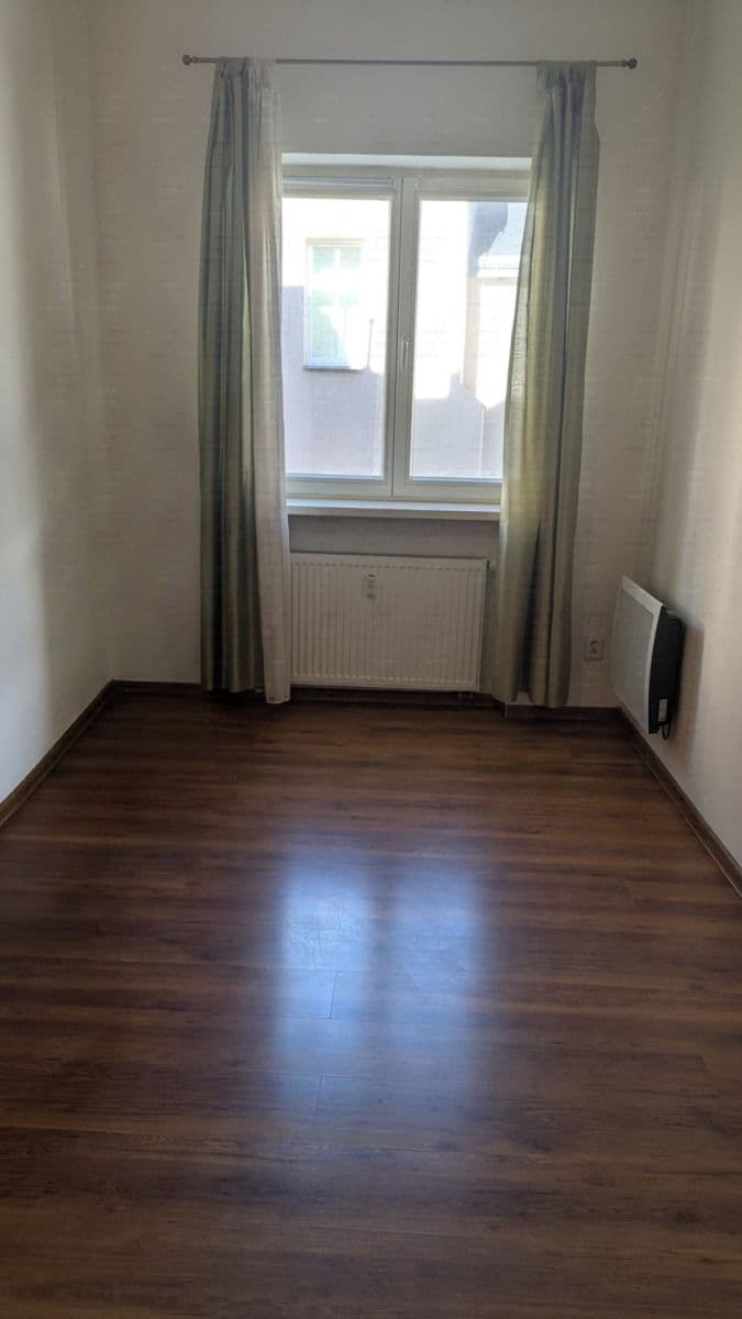 Pronájem bytu 2+1 53 m², Krále Jiřího, Karlovy Vary, Karlovarský kraj Pronájem bytu 2+1 53 m², Krále Jiřího, Karlovy Vary, Karlovarský kraj