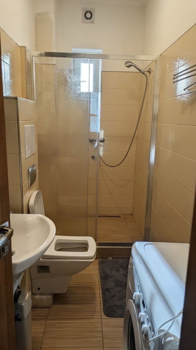 Pronájem bytu 2+1 53 m², Krále Jiřího, Karlovy Vary, Karlovarský kraj Pronájem bytu 2+1 53 m², Krále Jiřího, Karlovy Vary, Karlovarský kraj