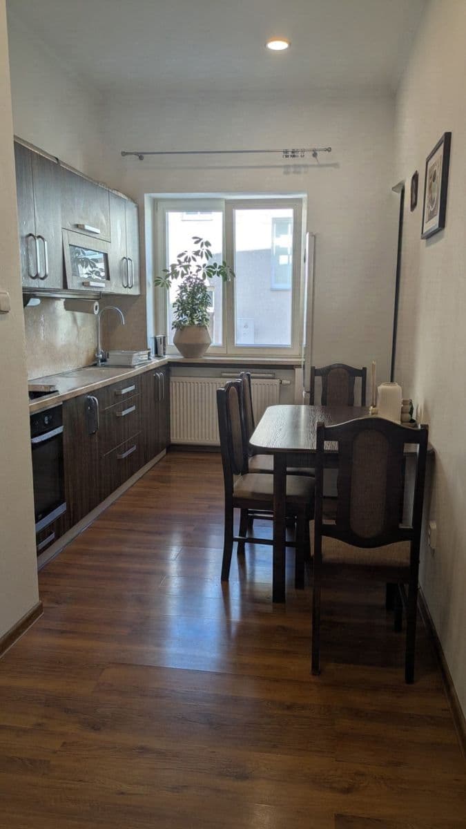 Pronájem bytu 2+1 53 m², Krále Jiřího, Karlovy Vary, Karlovarský kraj Pronájem bytu 2+1 53 m², Krále Jiřího, Karlovy Vary, Karlovarský kraj