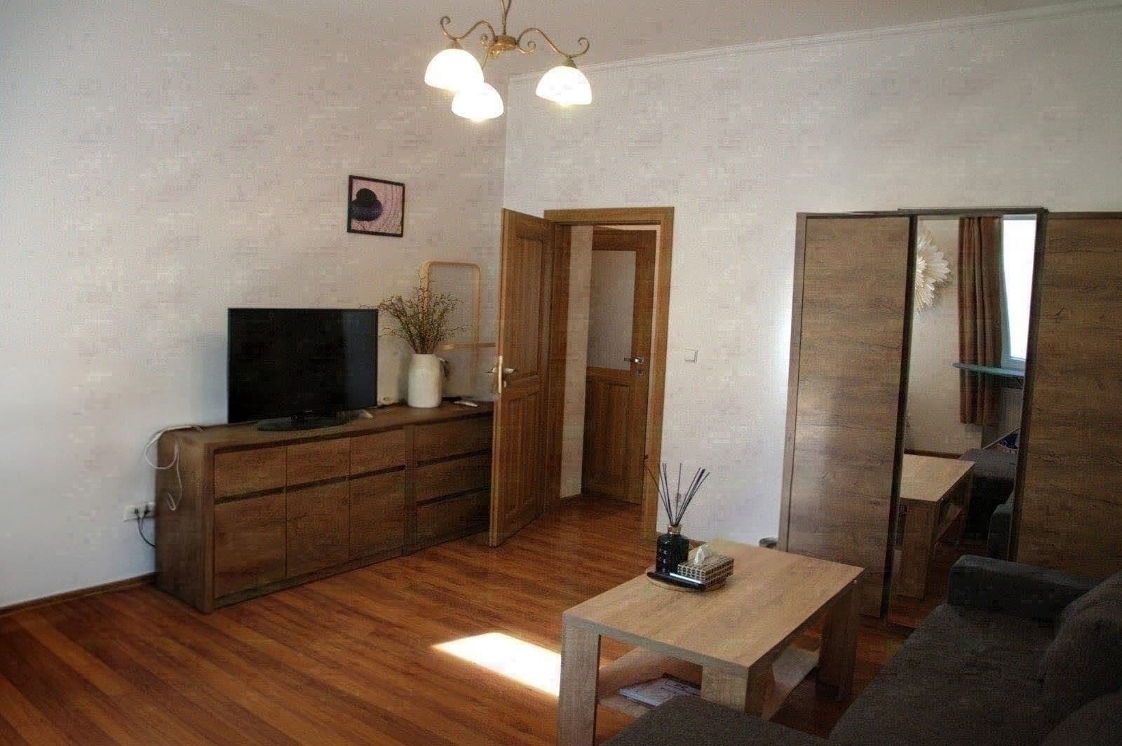 Pronájem bytu 2+1 53 m², Krále Jiřího, Karlovy Vary, Karlovarský kraj Pronájem bytu 2+1 53 m², Krále Jiřího, Karlovy Vary, Karlovarský kraj