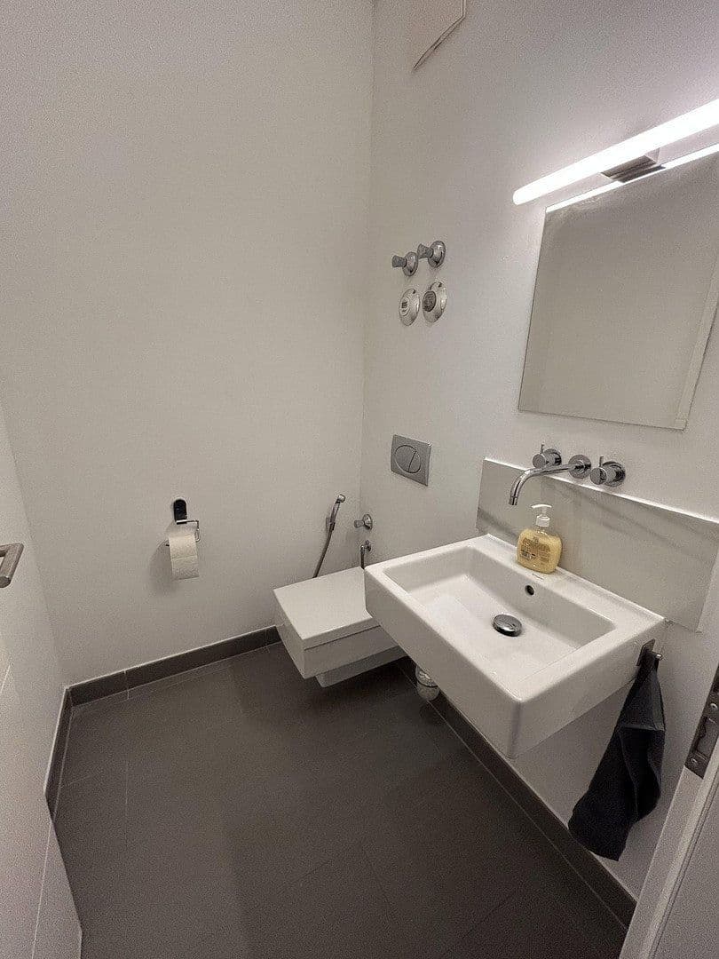 Prodej bytu 7+1 178 m², Karlsruhe, Bádensko-Württembersko Prodej bytu 7+1 178 m², Karlsruhe, Bádensko-Württembersko